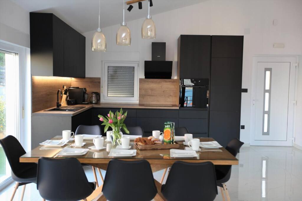 טרוגיר Luxury Villa Lana Apt, Seaview Terrace, Large Outdoor Space, Bbq מראה חיצוני תמונה