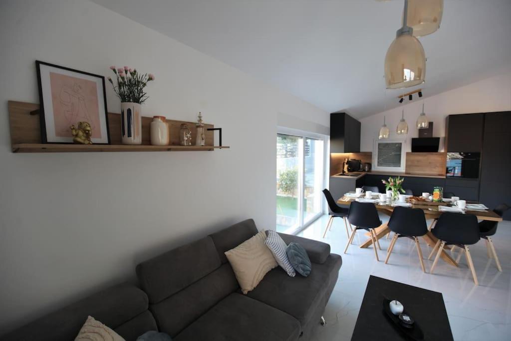 טרוגיר Luxury Villa Lana Apt, Seaview Terrace, Large Outdoor Space, Bbq מראה חיצוני תמונה