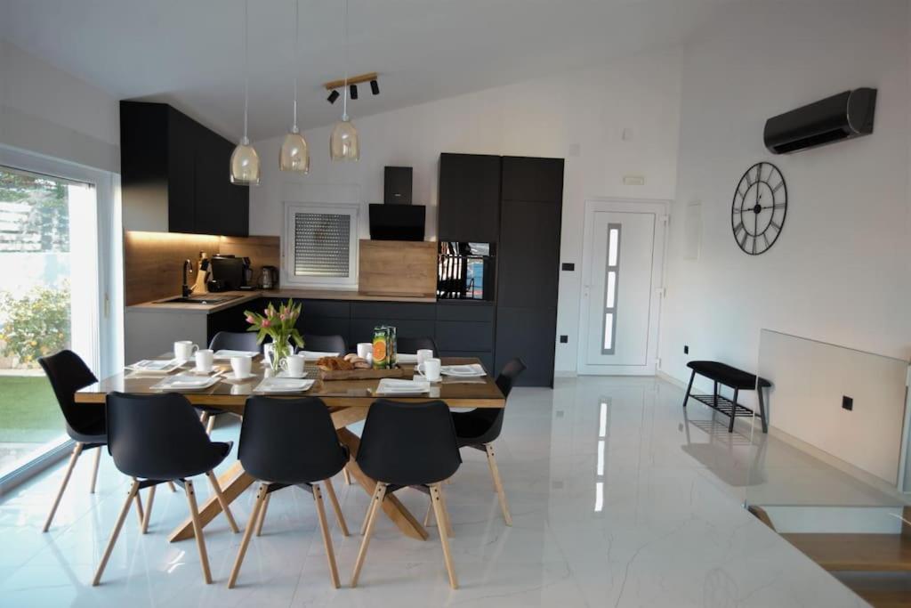 טרוגיר Luxury Villa Lana Apt, Seaview Terrace, Large Outdoor Space, Bbq מראה חיצוני תמונה