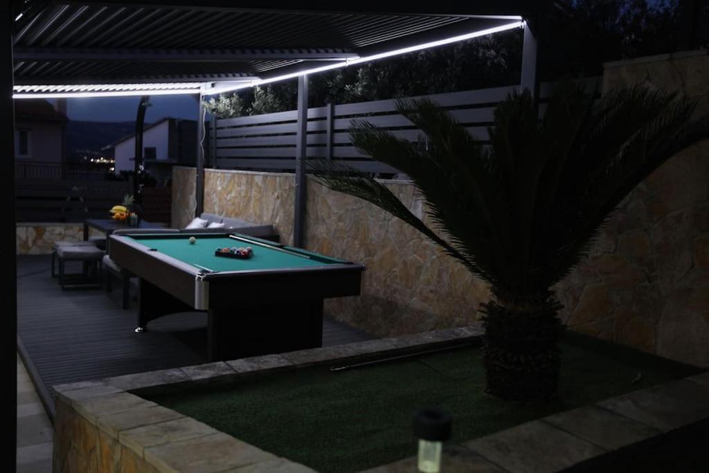 טרוגיר Luxury Villa Lana Apt, Seaview Terrace, Large Outdoor Space, Bbq מראה חיצוני תמונה