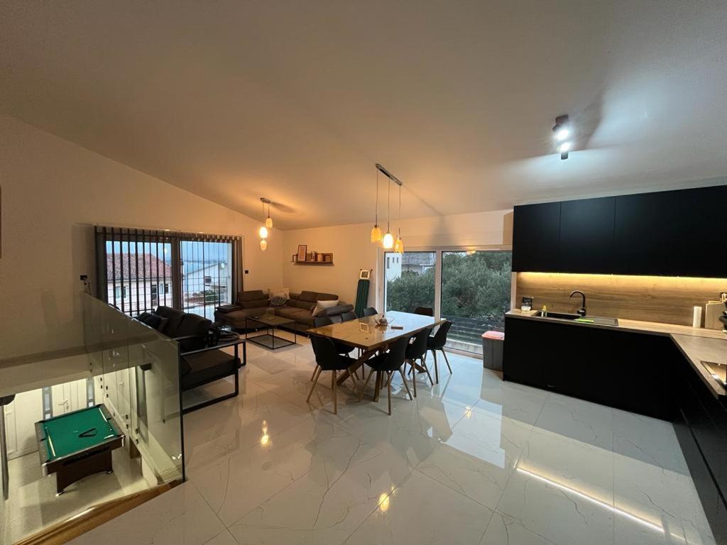טרוגיר Luxury Villa Lana Apt, Seaview Terrace, Large Outdoor Space, Bbq מראה חיצוני תמונה